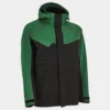 Elka Regenjacke in Grün-Schwarz mit Kapuze, hohem Kragen und verdecktem Frontreißverschluss – robuste, wetterfeste Arbeitsjacke für den Outdoor-Einsatz